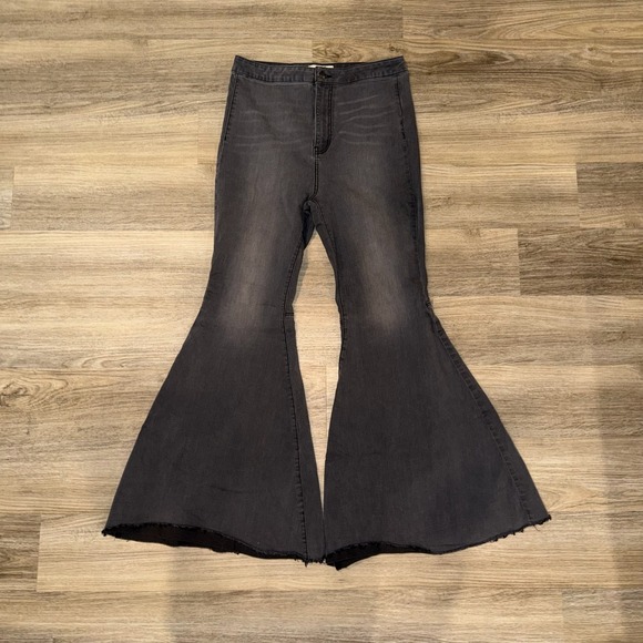 Free People Just Float On Flare Jeans We The Free Washed Black Women's Size 31 - Picture 4 of 13